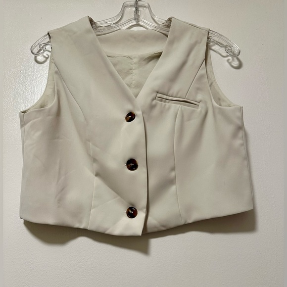 Cream Tailored Vest with V-Neckline and Cropped‎ Length - Picture 2 of 8